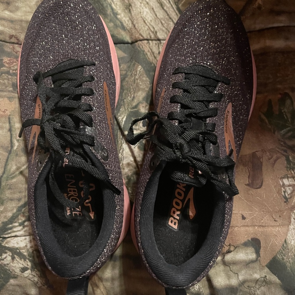 Brooks Revel 4. Black/Ebony/Rose Gold. Size 7.